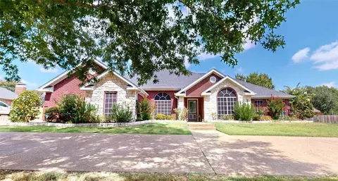905 Dove Creek Dr, Athens, TX 75751