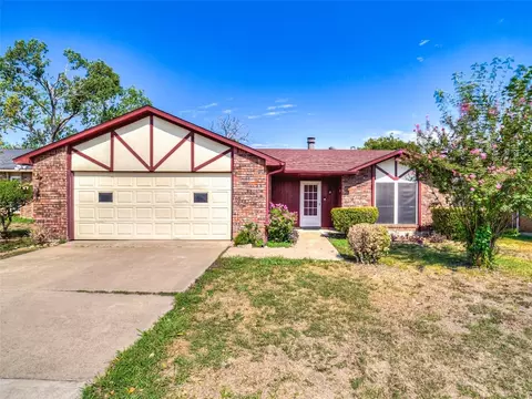 4232 Yellowleaf Dr, Fort Worth, TX 76133