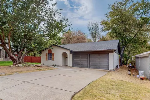 824 Rumfield Rd, White Settlement, TX 76108