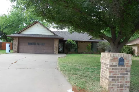 1414 Green St, Graham, TX 76450