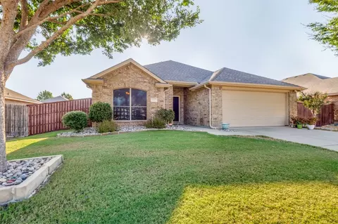 102 Buckingham Dr, Waxahachie, TX 75165