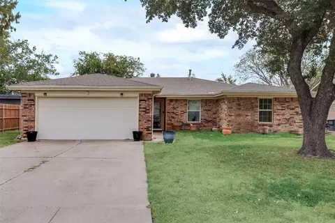 3501 Hummingbird Dr, Grand Prairie, TX 75052