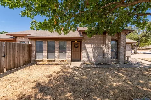 10301 Stoney Bridge Ct, Fort Worth, TX 76108