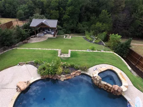 517 Castlewood Dr, Mckinney, TX 75071