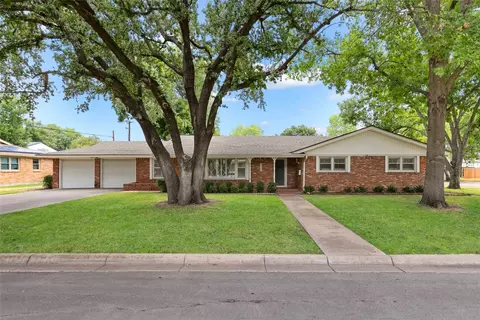 4200 Keeter Dr, North Richland Hills, TX 76180