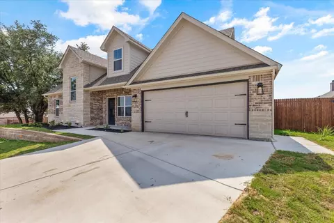 3308 Promenade Dr, Granbury, TX 76049