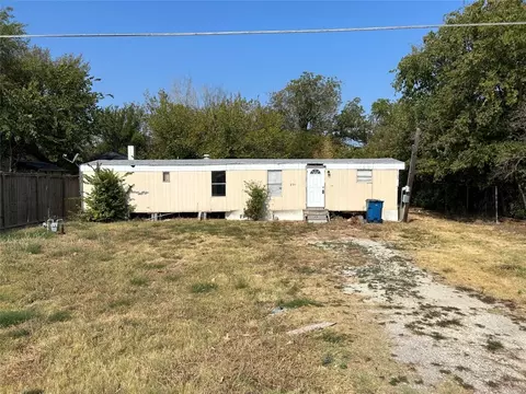 201 N Baugh St, Alvarado, TX 76009