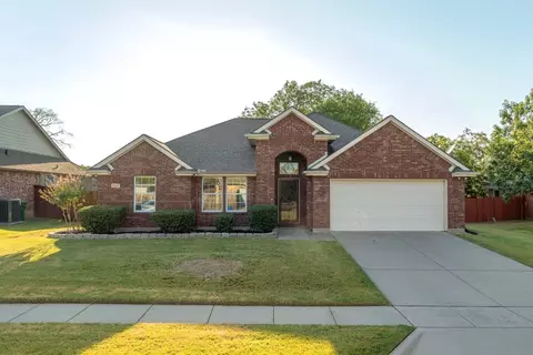 1063 Paige St, Aubrey, TX 76227