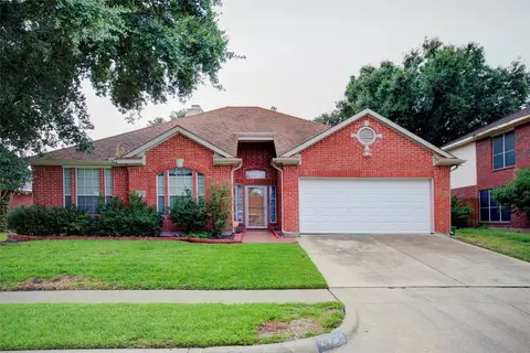 2725 White Oak Dr, Grand Prairie, TX 75052