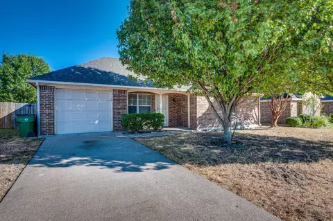 621 Jordan Ln, Waxahachie, TX 75165