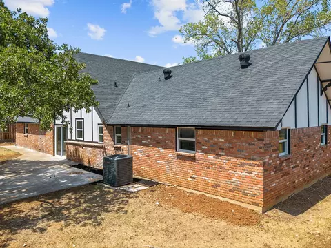 Exterior - 205 E Maple St, Keene, TX 76059 photo 6 of 8