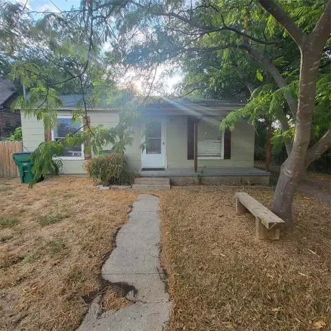 1309 Hancock St, Gainesville, TX 76240