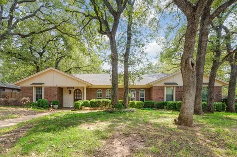 1017 Cherry Ct, Hurst, TX 76053