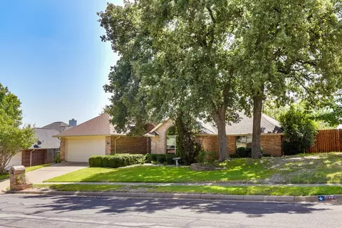 6020 Pennsylvania Ave, Arlington, TX 76017