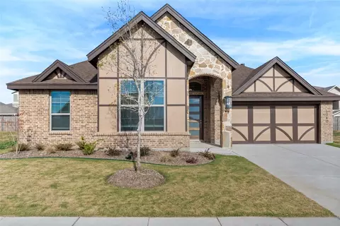 1740 River Bend Rd, Burleson, TX 76028
