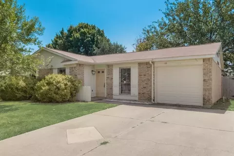 2220 Foxcroft Ln, Arlington, TX 76014