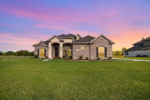 380 Crystal Lake Ln, Red Oak, TX 75154