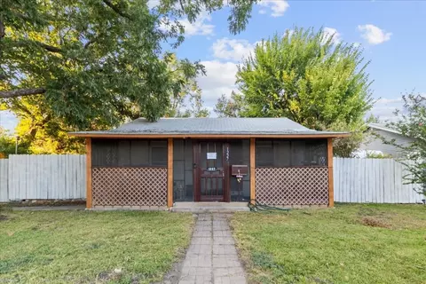 1227 E Pioneer Dr, Irving, TX 75061