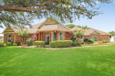 445 Country Ridge Ln, Red Oak, TX 75154