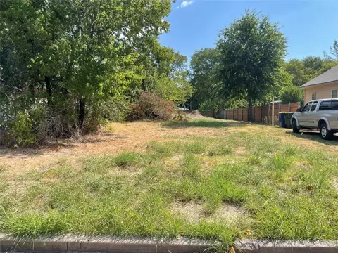 1323 S Montgomery St, Sherman, TX 75090