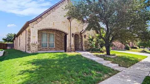 7828 Seven Oaks Dr, North Richland Hills, TX 76182
