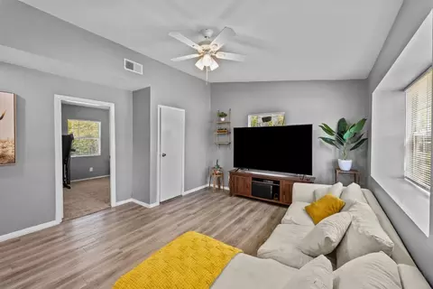 405 Willowbrook Dr, Mesquite, TX 75149