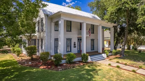 1916 Stonewall St, Greenville, TX 75401
