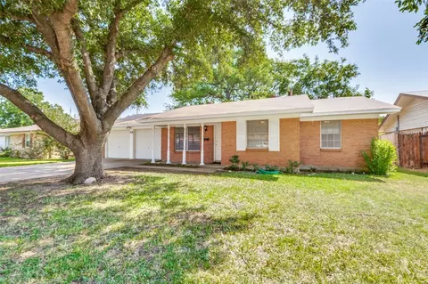 1110 Patricia St, Irving, TX 75060