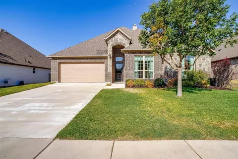 3908 Brookdale Rd, Benbrook, TX 76116