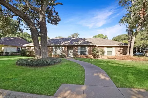 2700 English Chase Ct, Arlington, TX 76016