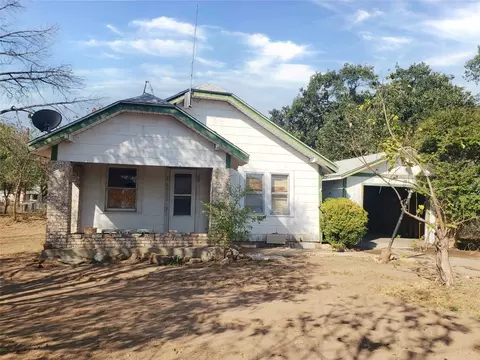 504 Fannin St, Millsap, TX 76066