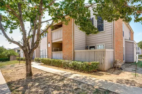 2100 Randy Snow Rd #411, Arlington, TX 76011