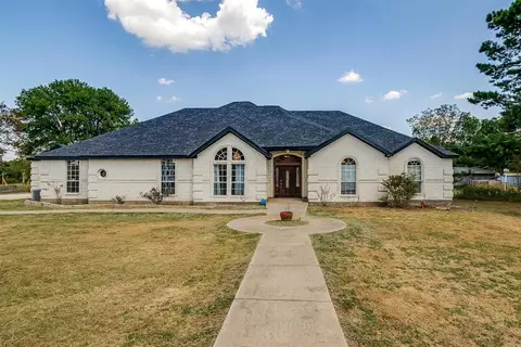 712 Barnes Rd, Cleburne, TX 76031