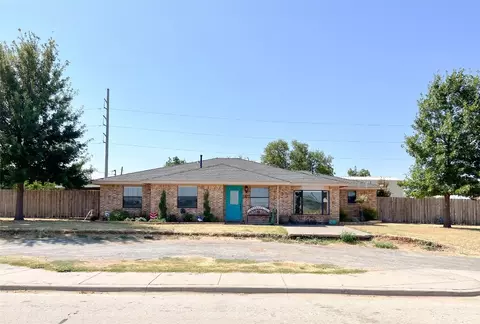 1102 E Archer Rd, Seymour, TX 76380
