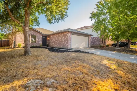 1121 Silent Star Ln, Denton, TX 76210