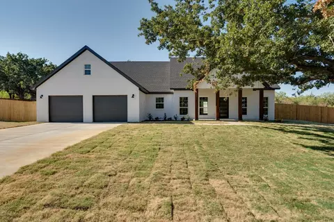 609 Willow Bend St, Cleburne, TX 76031