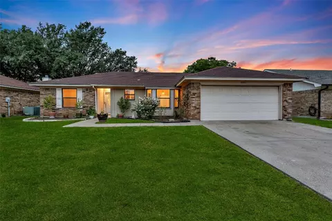 404 Palo Duro Cir, Saginaw, TX 76179
