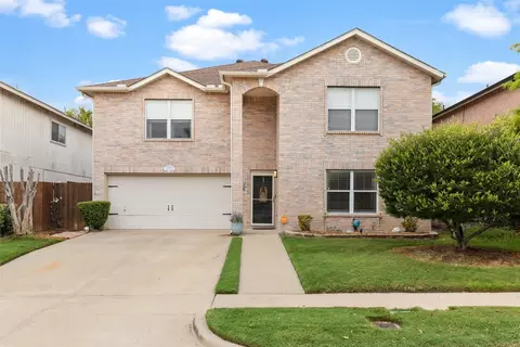 10092 Chapel Ridge Dr, Fort Worth, TX 76116