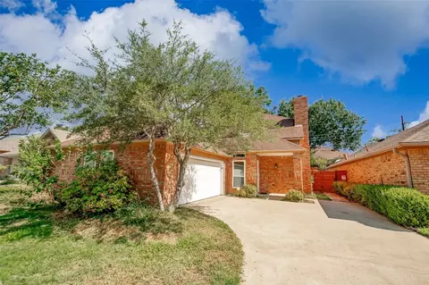 1012 Olde Towne Dr, Irving, TX 75061