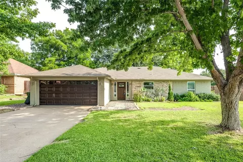 200 Brazil Dr, Hurst, TX 76054
