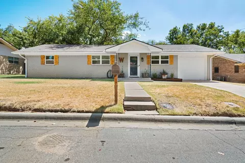 112 Omaha, Stephenville, TX 76401