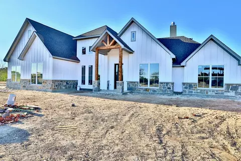 1333 Eagle Dr, Weatherford, TX 76085