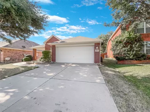 823 Ridge Point Dr, Grand Prairie, TX 75052