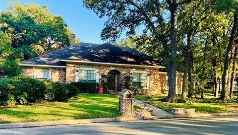 3306 Jerry Ln, Arlington, TX 76017