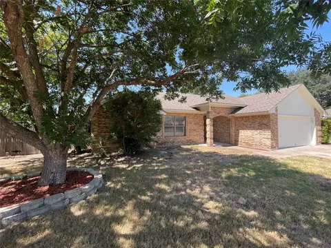 1200 Concho Dr, Benbrook, TX 76126
