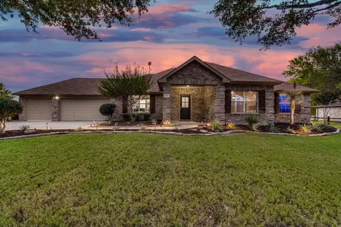 208 Cimarron Meadows Dr, Waxahachie, TX 75167