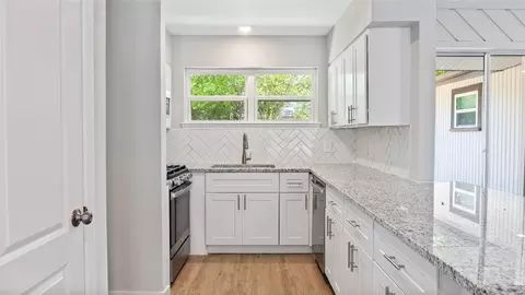 303 E Huitt Ln, Euless, TX 76040 photo 8