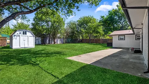 303 E Huitt Ln, Euless, TX 76040 photo 24