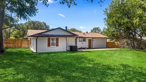 303 E Huitt Ln, Euless, TX 76040 photo 22