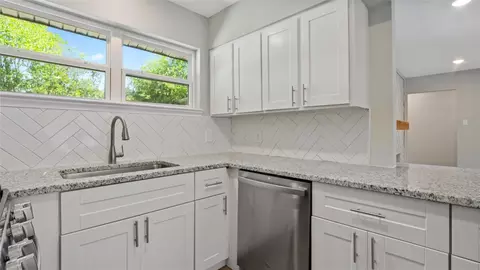 303 E Huitt Ln, Euless, TX 76040 photo 10